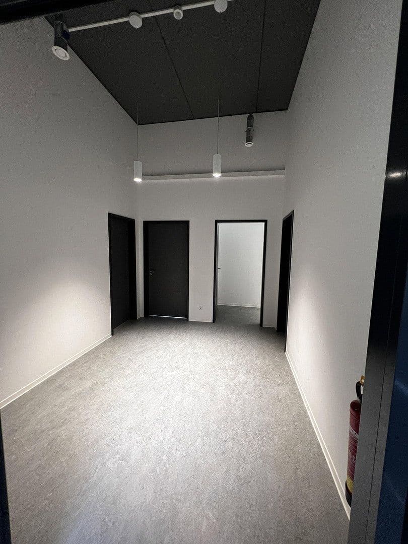 Prenájom kancelárie 301 m², Schönefeld, Brandenbursko Prenájom kancelárie 301 m², Schönefeld, Brandenbursko