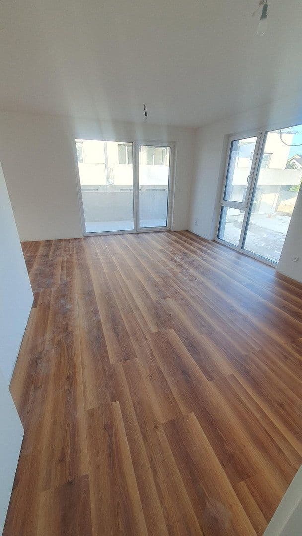 Prenájom bytu 4-izbový 99 m², Münchner Straße 102d, Kirchseeon, Bavorsko Prenájom bytu 4-izbový 99 m², Münchner Straße 102d, Kirchseeon, Bavorsko