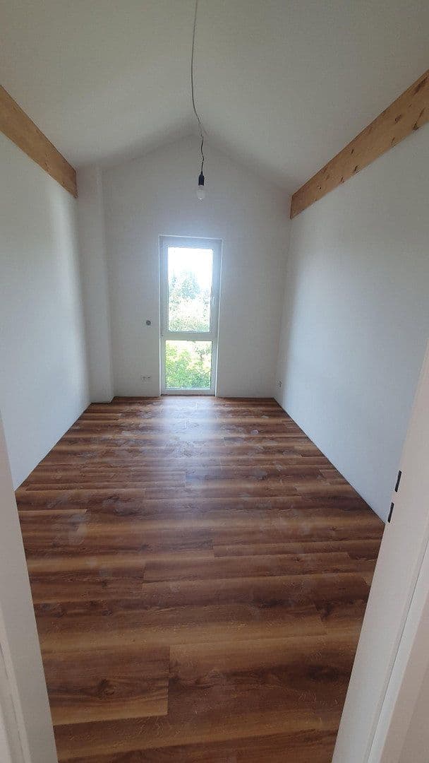 Prenájom bytu 4-izbový 99 m², Münchner Straße 102d, Kirchseeon, Bavorsko Prenájom bytu 4-izbový 99 m², Münchner Straße 102d, Kirchseeon, Bavorsko