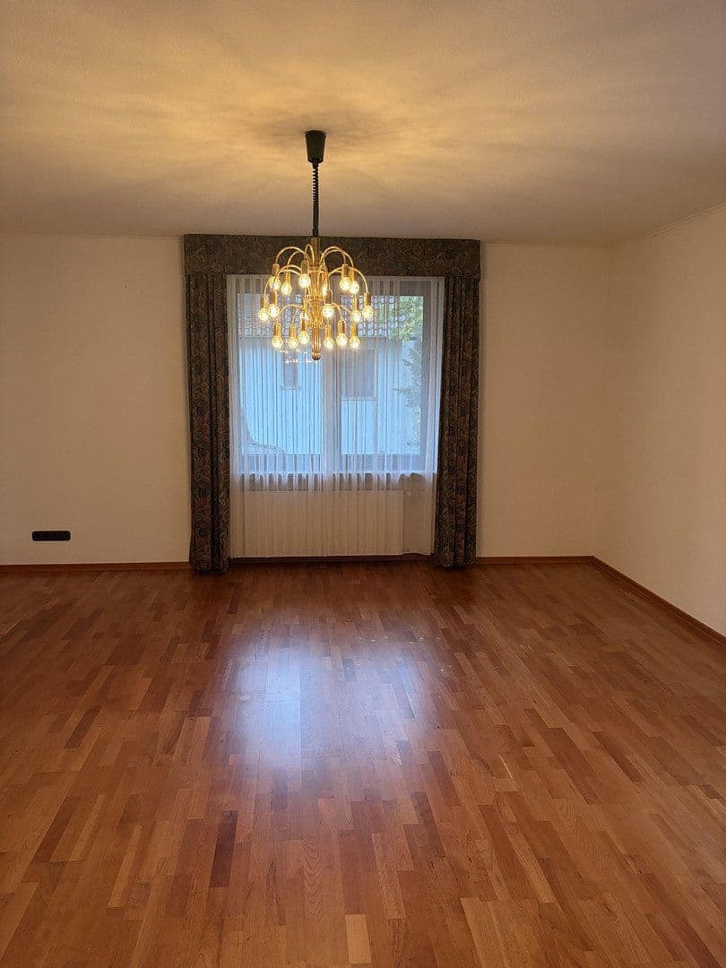 Predaj domu 204 m², pozemok 778 m², Offenbach am Main, Hesensko Predaj domu 204 m², pozemok 778 m², Offenbach am Main, Hesensko