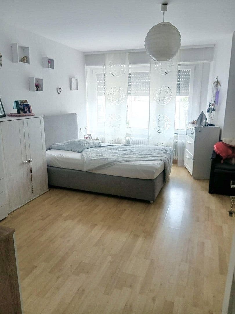 Prenájom bytu 4-izbový 97 m², Karolingerstraße 5, Pforzheim, Bádensko-Wurttembersko Prenájom bytu 4-izbový 97 m², Karolingerstraße 5, Pforzheim, Bádensko-Wurttembersko