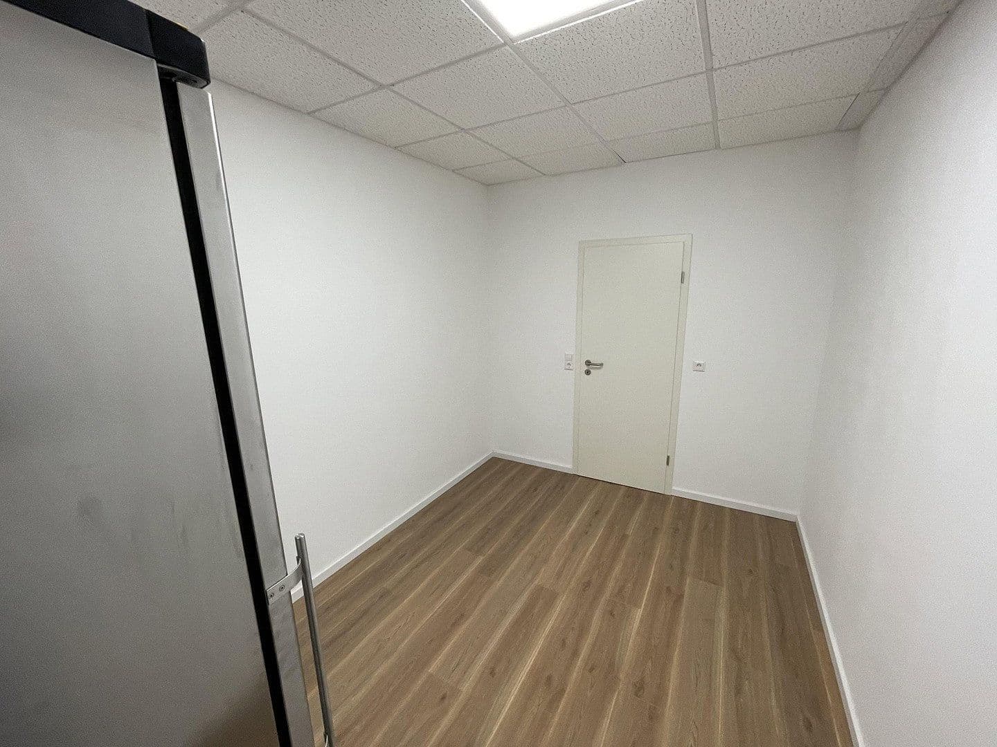 Prenájom kancelárie 480 m², Max-Eyth-Str.23, Ditzingen, Bádensko-Wurttembersko Prenájom kancelárie 480 m², Max-Eyth-Str.23, Ditzingen, Bádensko-Wurttembersko