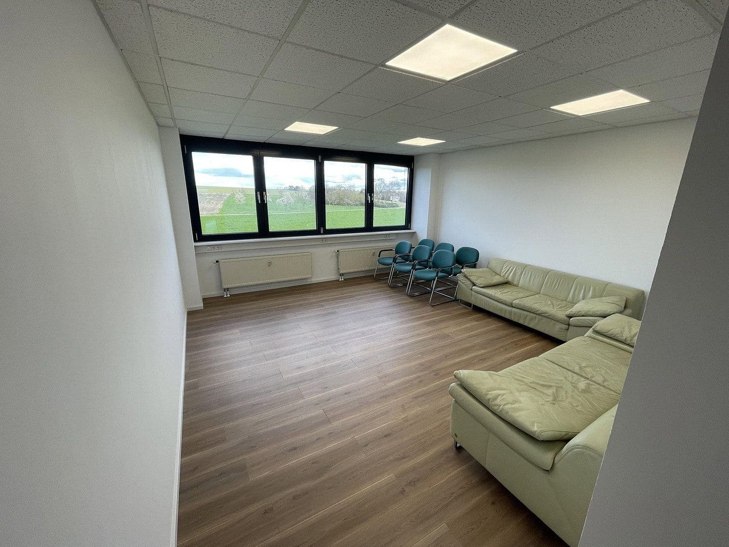 Prenájom kancelárie 480 m², Max-Eyth-Str.23, Ditzingen, Bádensko-Wurttembersko Prenájom kancelárie 480 m², Max-Eyth-Str.23, Ditzingen, Bádensko-Wurttembersko