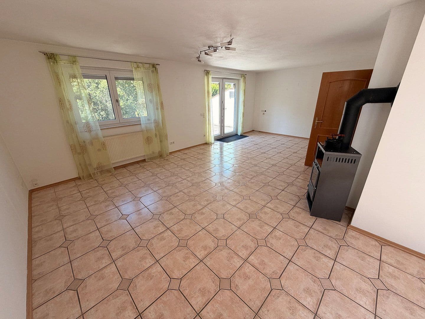 Predaj domu 198 m², pozemok 200 m², Oberstimm, Bavorsko Predaj domu 198 m², pozemok 200 m², Oberstimm, Bavorsko
