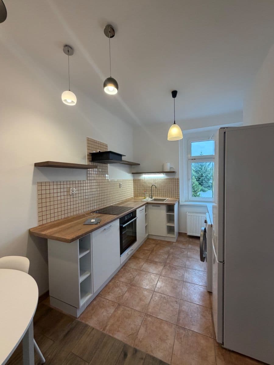 Prenájom bytu 1-izbový 30 m², Halenkovská, Praha, Praha Prenájom bytu 1-izbový 30 m², Halenkovská, Praha, Praha