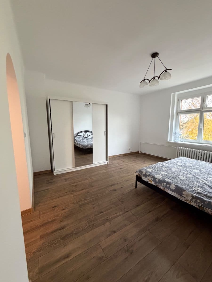 Prenájom bytu 1-izbový 30 m², Halenkovská, Praha, Praha Prenájom bytu 1-izbový 30 m², Halenkovská, Praha, Praha