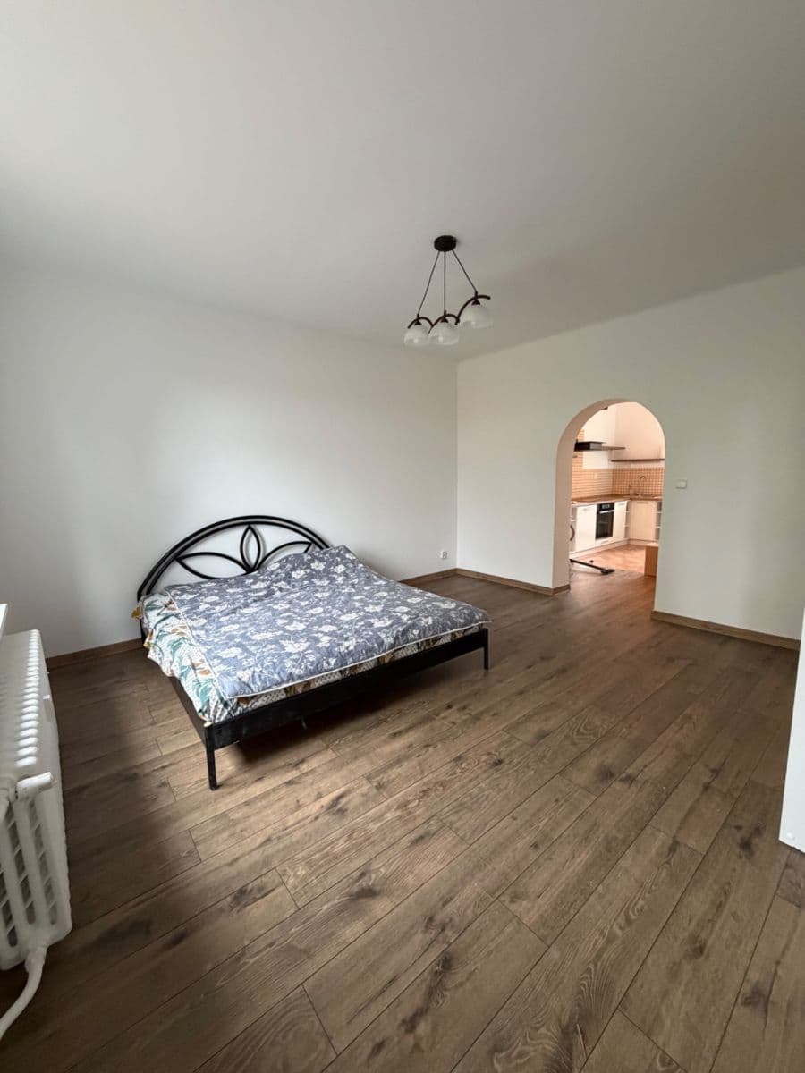Prenájom bytu 1-izbový 30 m², Halenkovská, Praha, Praha Prenájom bytu 1-izbový 30 m², Halenkovská, Praha, Praha
