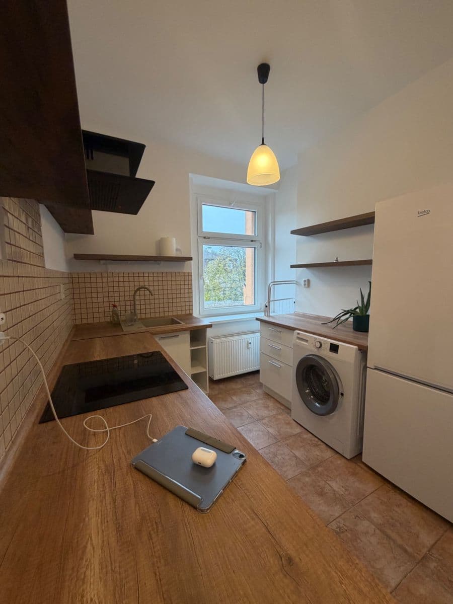 Prenájom bytu 1-izbový 30 m², Halenkovská, Praha, Praha Prenájom bytu 1-izbový 30 m², Halenkovská, Praha, Praha