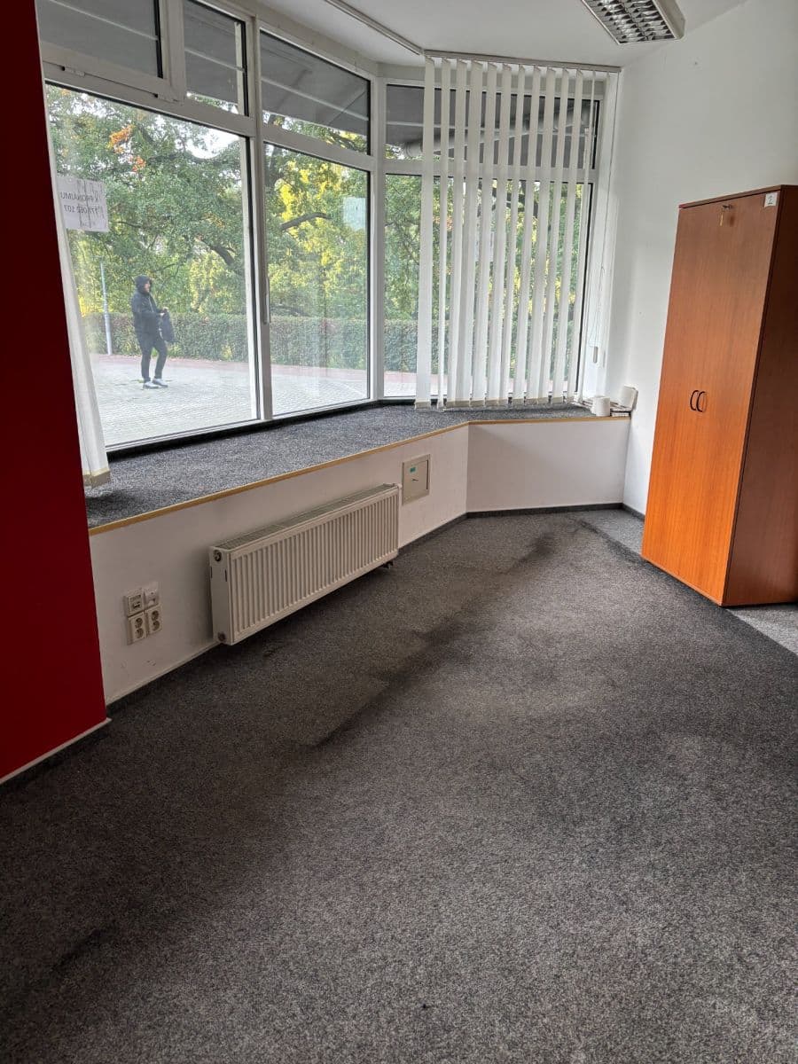 Prenájom kancelárie 29 m², nábřeží Závodu míru, Pardubice, Pardubický kraj Prenájom kancelárie 29 m², nábřeží Závodu míru, Pardubice, Pardubický kraj