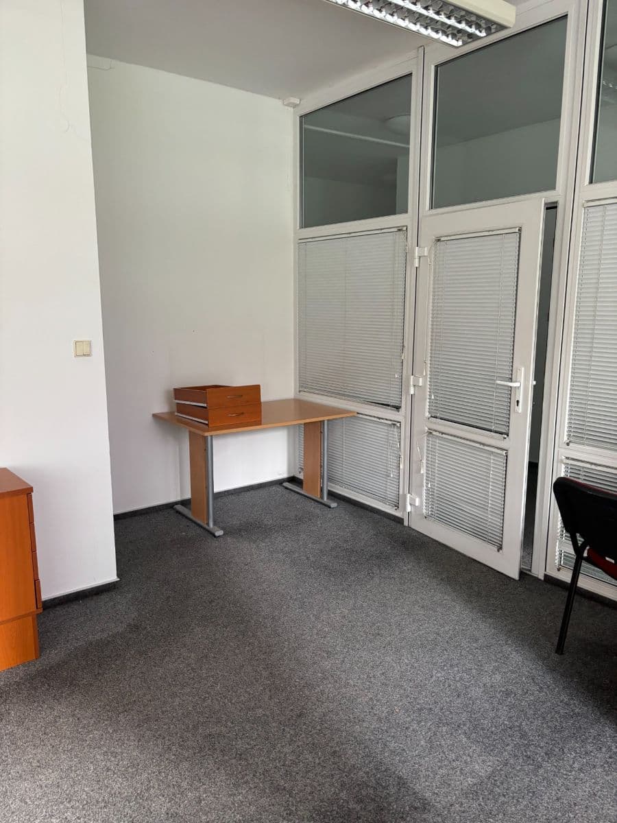 Prenájom kancelárie 29 m², nábřeží Závodu míru, Pardubice, Pardubický kraj Prenájom kancelárie 29 m², nábřeží Závodu míru, Pardubice, Pardubický kraj