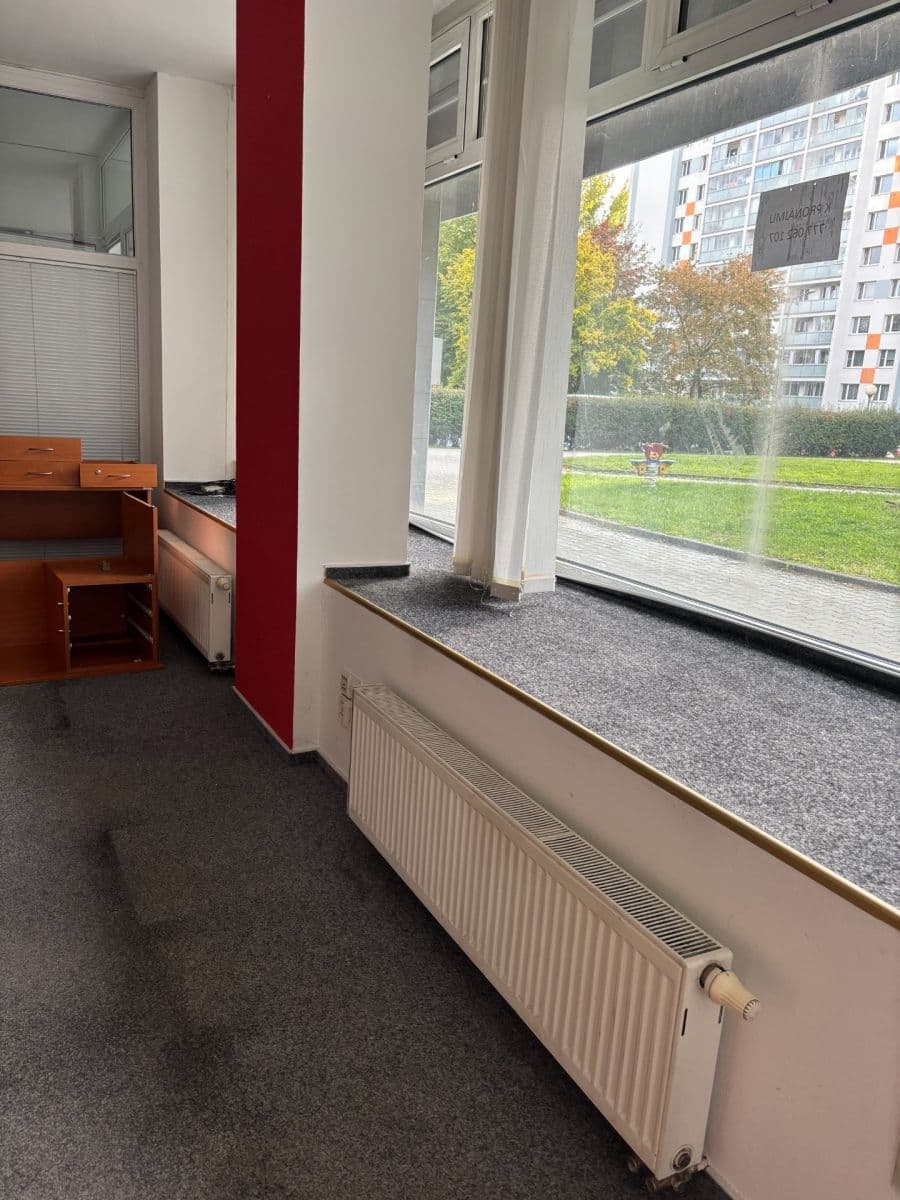 Prenájom kancelárie 29 m², nábřeží Závodu míru, Pardubice, Pardubický kraj Prenájom kancelárie 29 m², nábřeží Závodu míru, Pardubice, Pardubický kraj