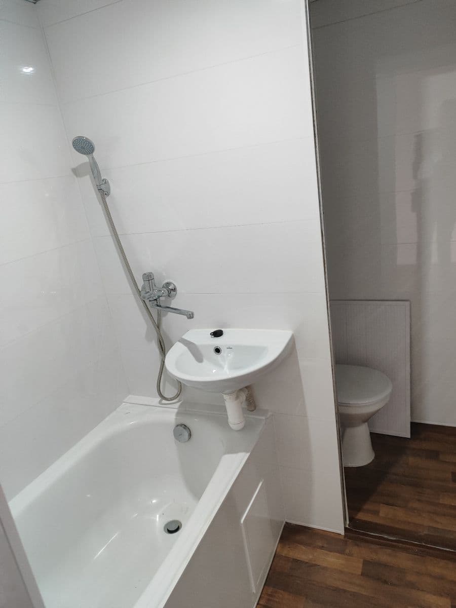 Prenájom bytu 1-izbový 36 m², Dřínovská, Chomutov, Ústecký kraj Prenájom bytu 1-izbový 36 m², Dřínovská, Chomutov, Ústecký kraj