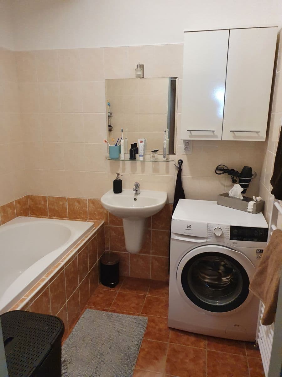 Prenájom bytu 2-izbový 53 m², Jozefa Gabčíka, Pardubice, Pardubický kraj Prenájom bytu 2-izbový 53 m², Jozefa Gabčíka, Pardubice, Pardubický kraj