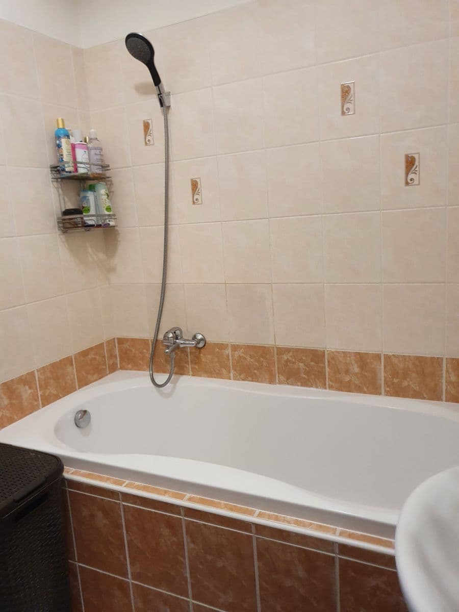 Prenájom bytu 2-izbový 53 m², Jozefa Gabčíka, Pardubice, Pardubický kraj Prenájom bytu 2-izbový 53 m², Jozefa Gabčíka, Pardubice, Pardubický kraj