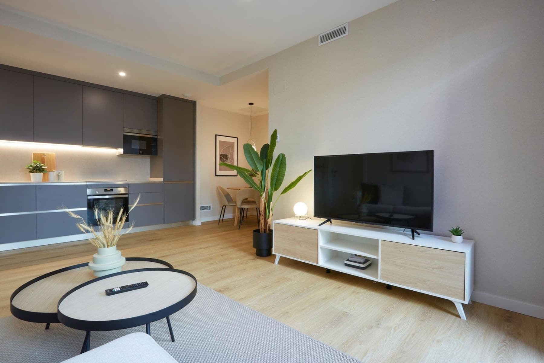 Prenájom bytu 2-izbový 80 m², Pitterova, Praha, Praha Prenájom bytu 2-izbový 80 m², Pitterova, Praha, Praha