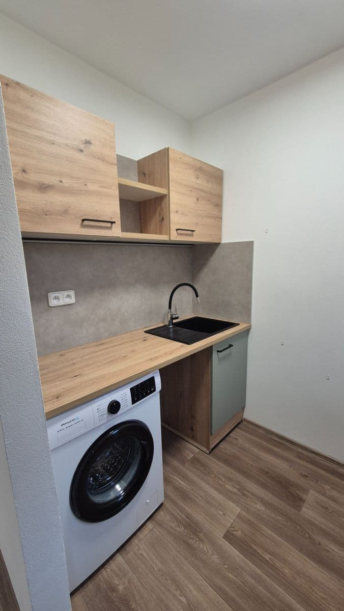 Prenájom bytu 1-izbový 30 m², Brožíkova, Brno, Jihomoravský kraj Prenájom bytu 1-izbový 30 m², Brožíkova, Brno, Jihomoravský kraj