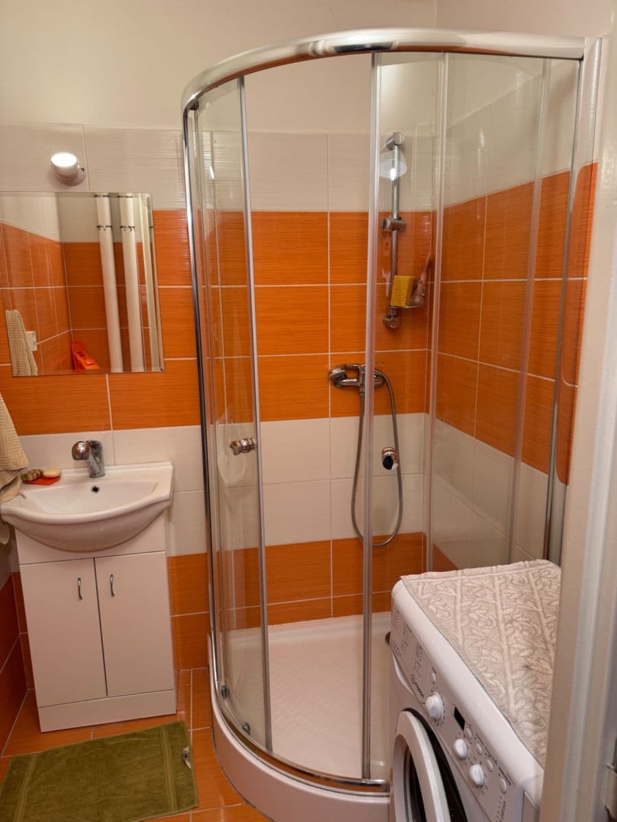 Prenájom bytu 3-izbový 72 m², Syrská, Praha, Praha Prenájom bytu 3-izbový 72 m², Syrská, Praha, Praha