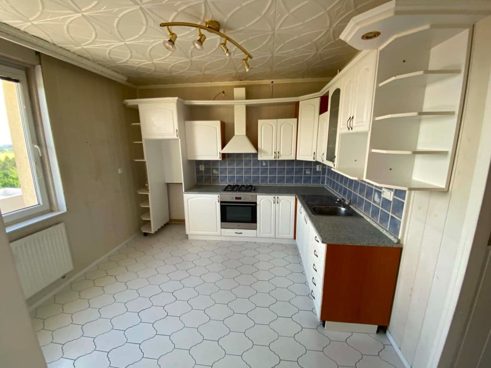 Predaj bytu 4-izbový 84 m², Kosmonautů, Jindřichův Hradec, Jihočeský kraj Predaj bytu 4-izbový 84 m², Kosmonautů, Jindřichův Hradec, Jihočeský kraj