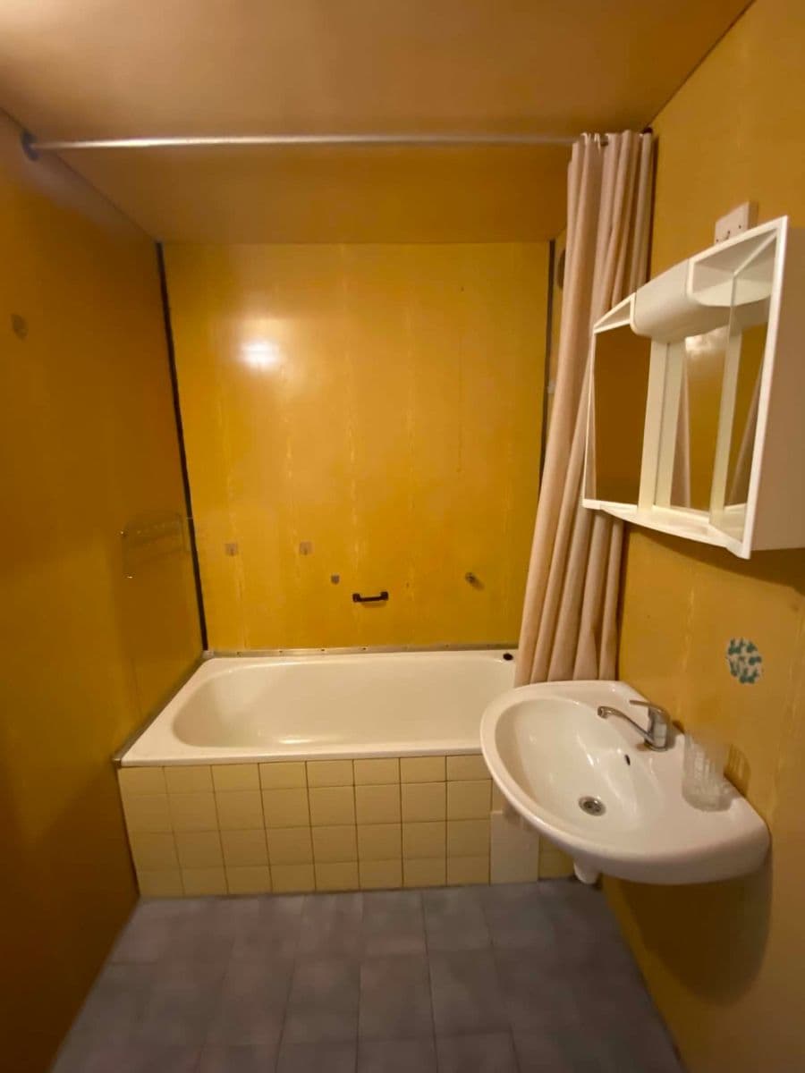 Predaj bytu 4-izbový 84 m², Kosmonautů, Jindřichův Hradec, Jihočeský kraj Predaj bytu 4-izbový 84 m², Kosmonautů, Jindřichův Hradec, Jihočeský kraj