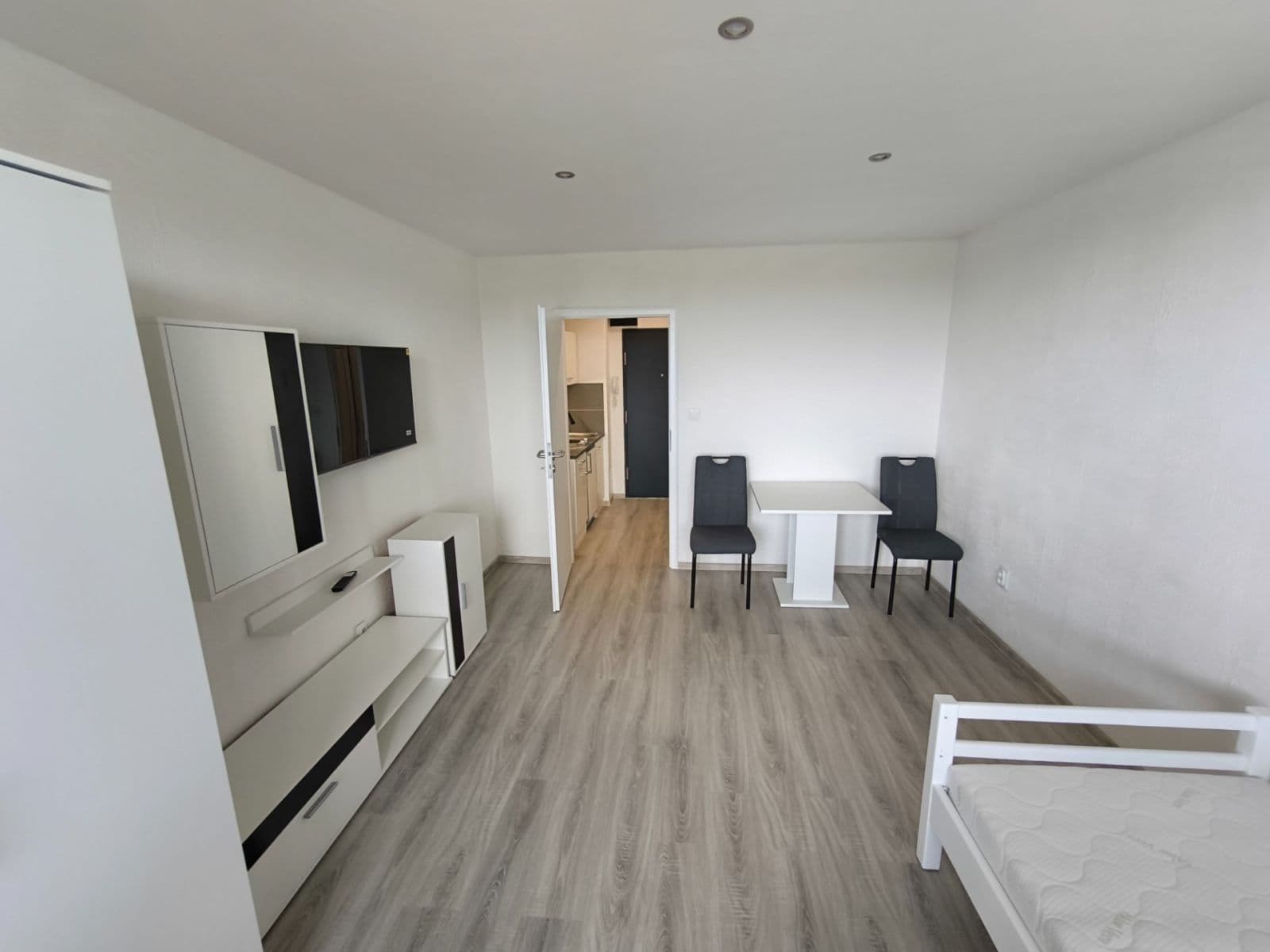 Prenájom bytu Garsoniéra 20 m², Pri kaštieli, Holíč, Trnavský kraj Prenájom bytu Garsoniéra 20 m², Pri kaštieli, Holíč, Trnavský kraj
