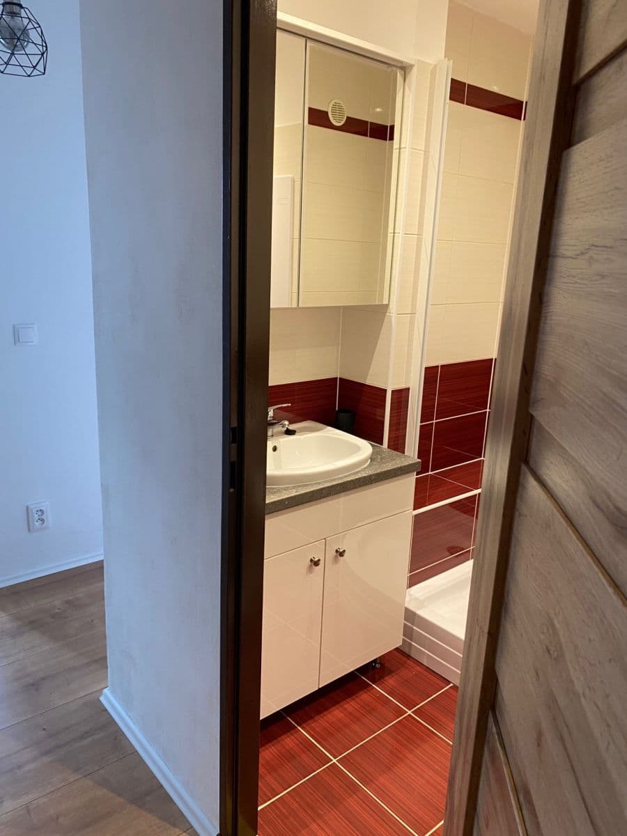 Prenájom bytu 2-izbový 39 m², Lovosická, Praha, Praha Prenájom bytu 2-izbový 39 m², Lovosická, Praha, Praha