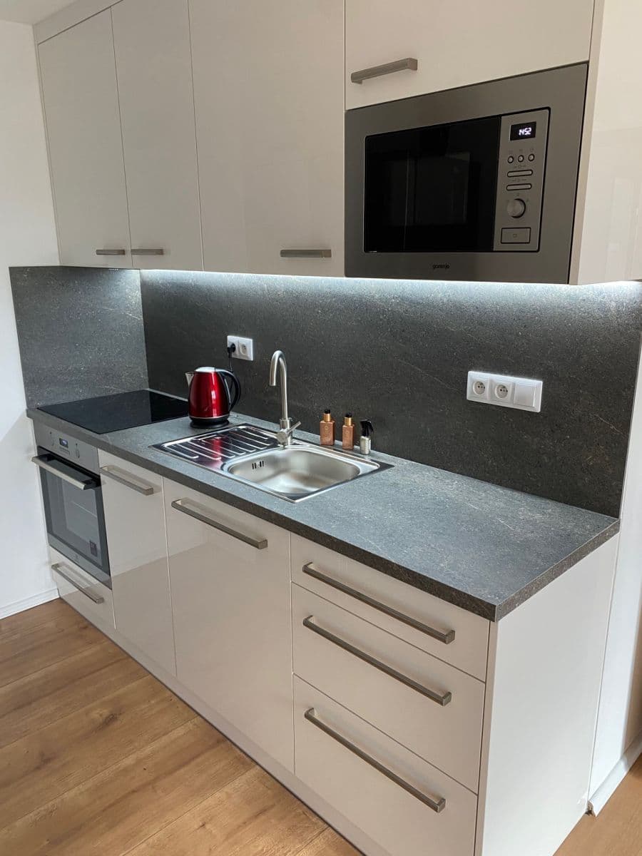 Prenájom bytu 2-izbový 39 m², Lovosická, Praha, Praha Prenájom bytu 2-izbový 39 m², Lovosická, Praha, Praha