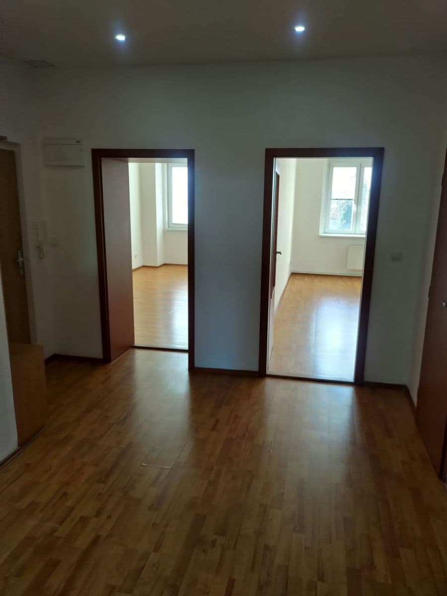 Prenájom bytu 3-izbový 74 m², Jihlavská, Praha, Praha Prenájom bytu 3-izbový 74 m², Jihlavská, Praha, Praha