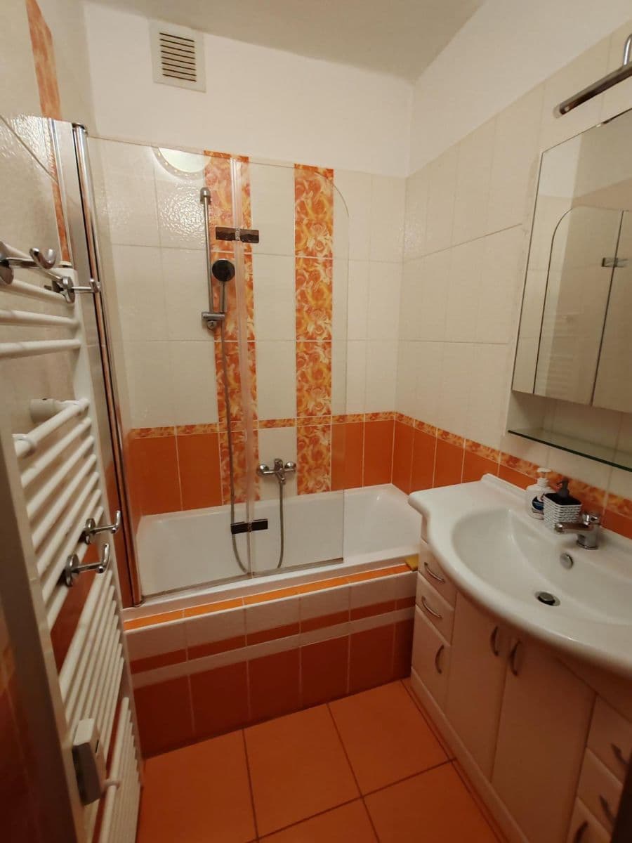 Prenájom bytu 4-izbový 120 m², Komenského, Ostrava, Moravskoslezský kraj Prenájom bytu 4-izbový 120 m², Komenského, Ostrava, Moravskoslezský kraj