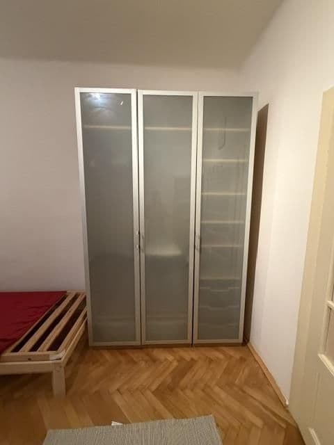 Prenájom bytu 1-izbový 36 m², U Uranie, Praha, Praha Prenájom bytu 1-izbový 36 m², U Uranie, Praha, Praha