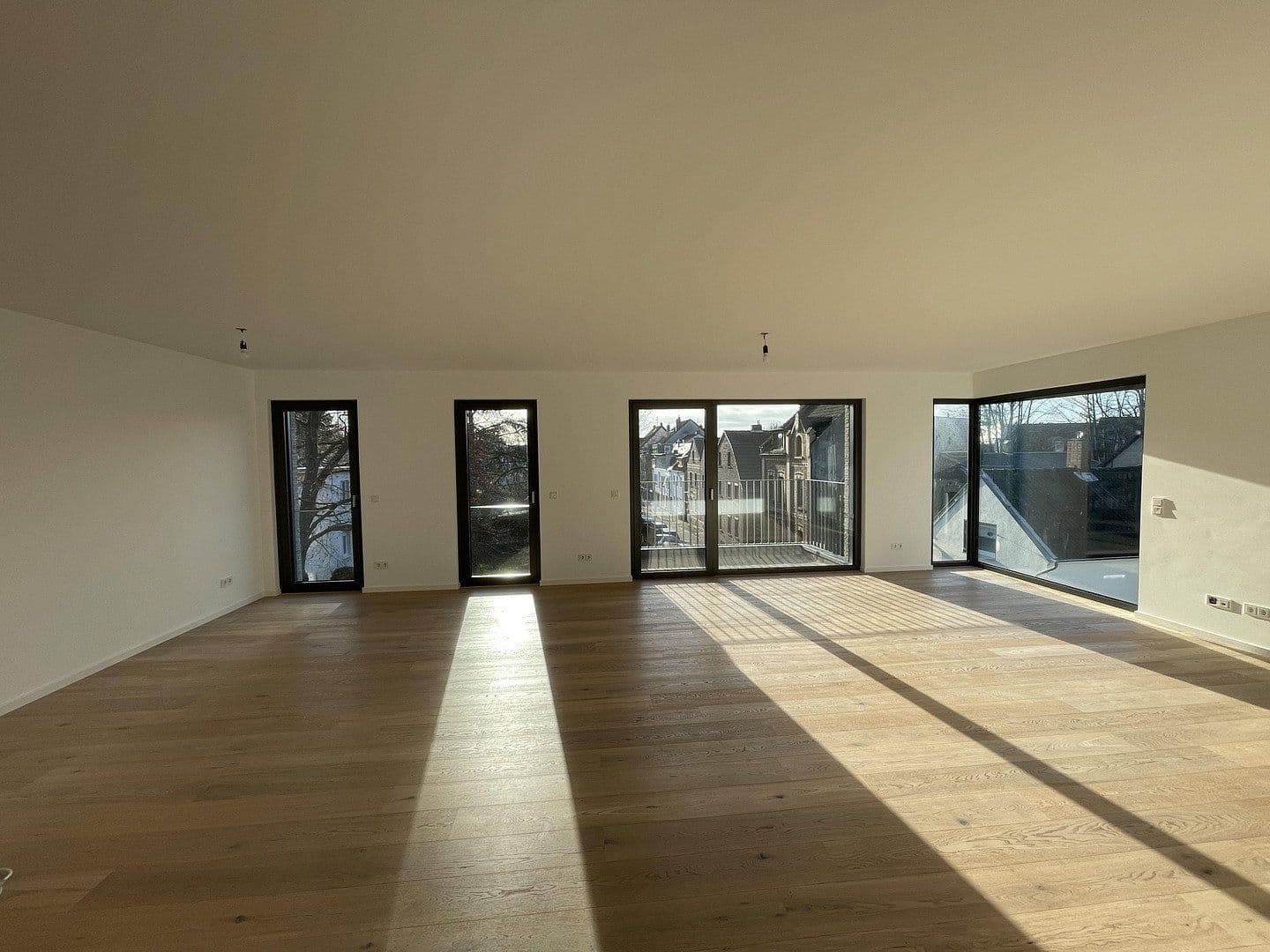 Prenájom bytu 2-izbový 83 m², Frankstrasse 11, Köln Rodenkirchen, Severné Porýnie - Westfálsko Prenájom bytu 2-izbový 83 m², Frankstrasse 11, Köln Rodenkirchen, Severné Porýnie - Westfálsko