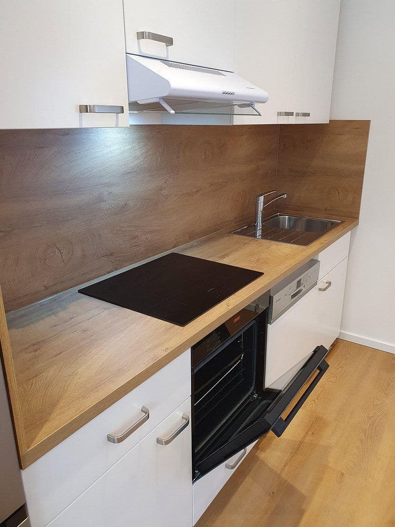 Prenájom bytu 1-izbový 35 m², München, Bavorsko Prenájom bytu 1-izbový 35 m², München, Bavorsko