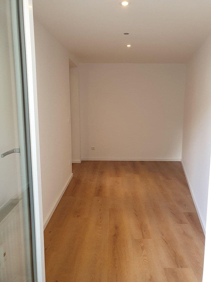 Prenájom bytu 1-izbový 35 m², München, Bavorsko Prenájom bytu 1-izbový 35 m², München, Bavorsko