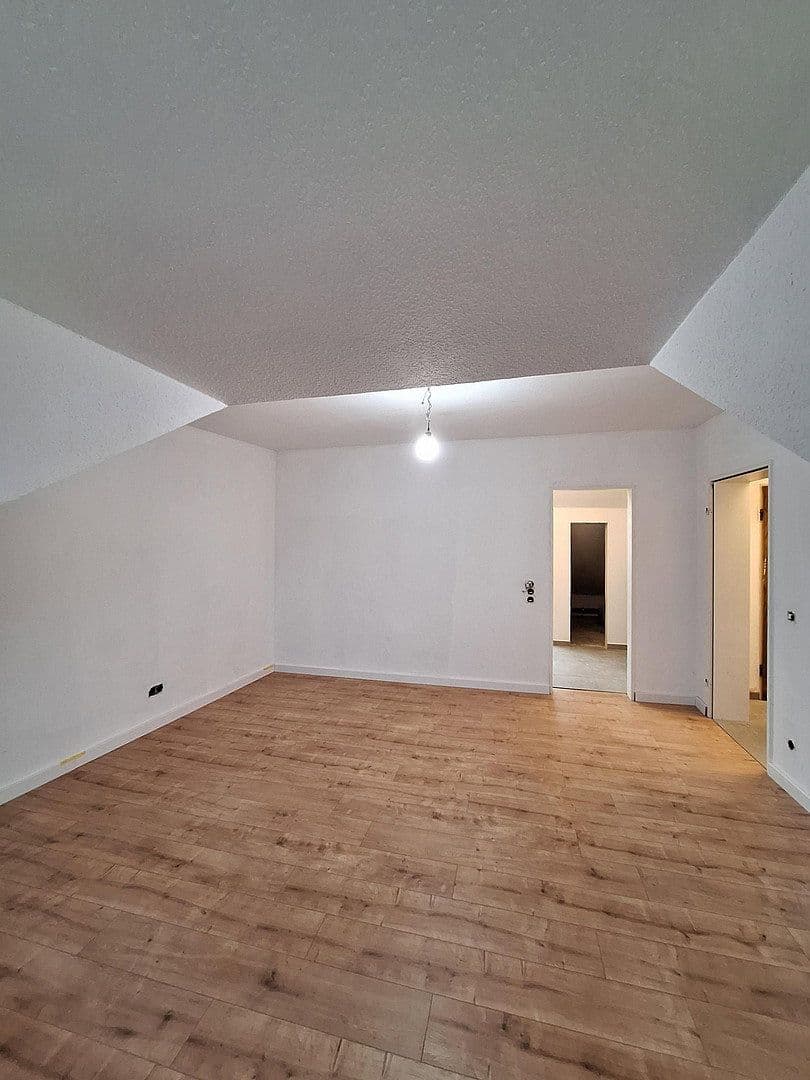 Prenájom bytu 3-izbový 90 m², Kirchweg 21, Garbsen, Dolné Sasko Prenájom bytu 3-izbový 90 m², Kirchweg 21, Garbsen, Dolné Sasko