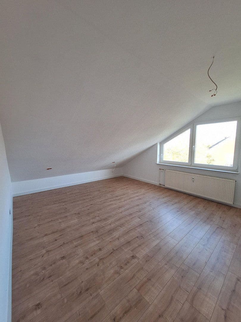 Prenájom bytu 3-izbový 90 m², Kirchweg 21, Garbsen, Dolné Sasko Prenájom bytu 3-izbový 90 m², Kirchweg 21, Garbsen, Dolné Sasko