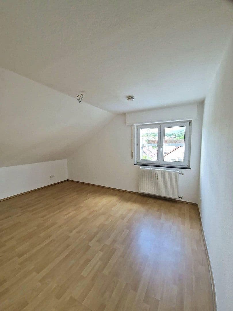 Prenájom bytu 2-izbový 55 m², Gaggenau, Bádensko-Wurttembersko Prenájom bytu 2-izbový 55 m², Gaggenau, Bádensko-Wurttembersko
