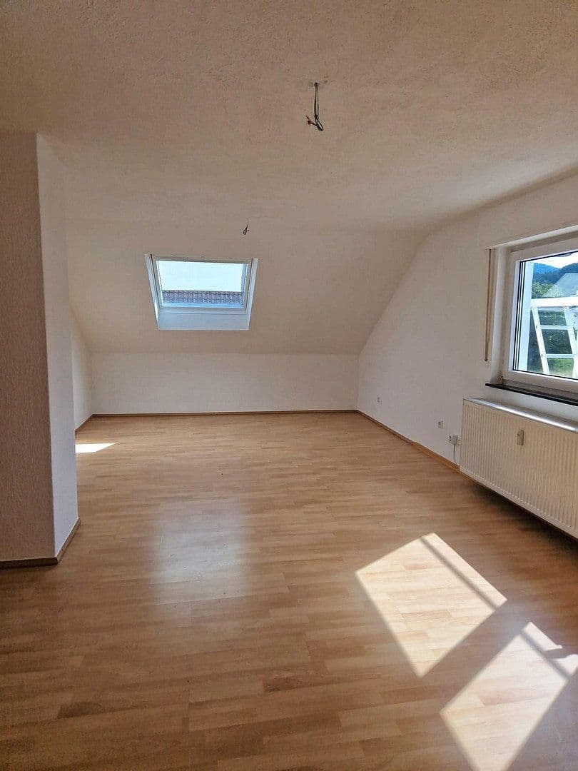 Prenájom bytu 2-izbový 55 m², Gaggenau, Bádensko-Wurttembersko Prenájom bytu 2-izbový 55 m², Gaggenau, Bádensko-Wurttembersko