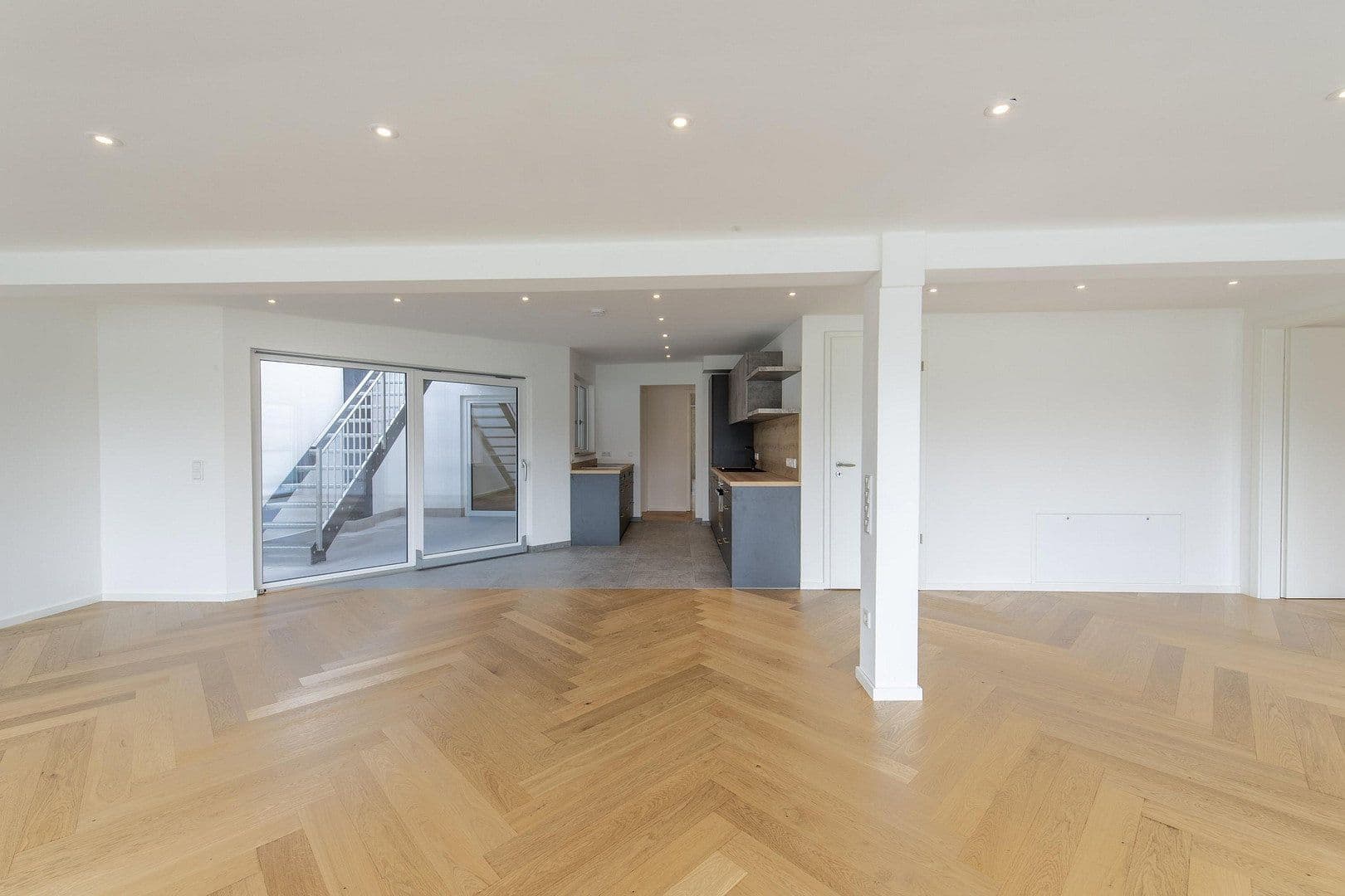 Prenájom bytu 4-izbový 159 m², Kaiserstraße 2, Rosenheim, Bavorsko Prenájom bytu 4-izbový 159 m², Kaiserstraße 2, Rosenheim, Bavorsko