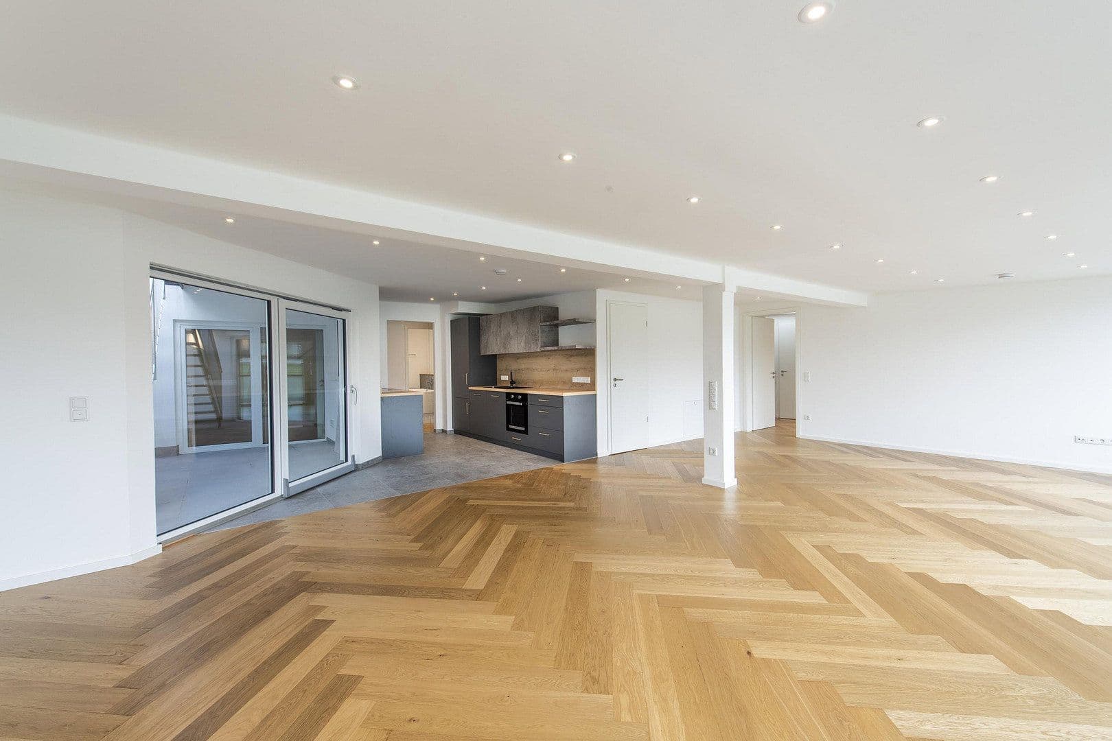 Prenájom bytu 4-izbový 159 m², Kaiserstraße 2, Rosenheim, Bavorsko Prenájom bytu 4-izbový 159 m², Kaiserstraße 2, Rosenheim, Bavorsko
