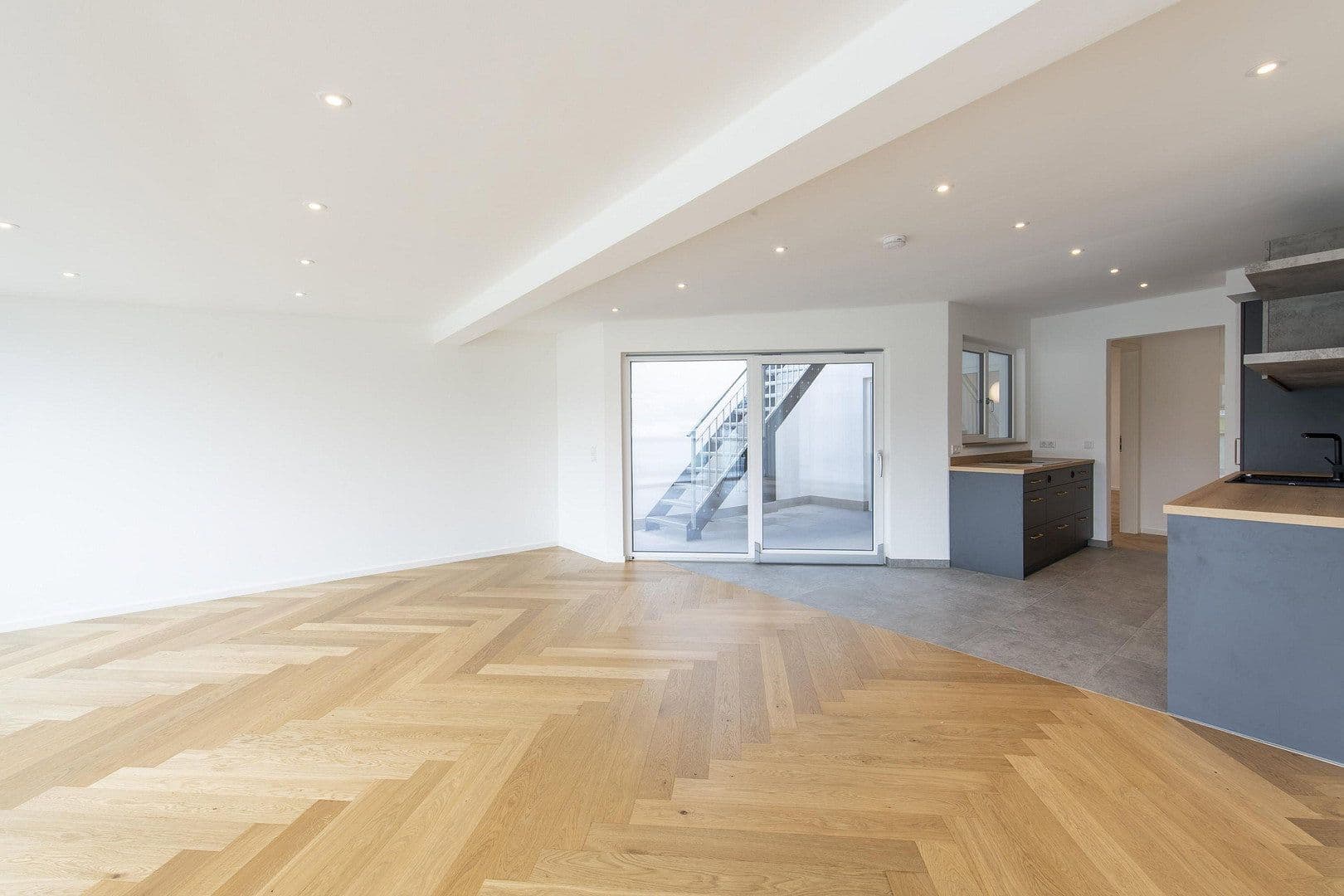 Prenájom bytu 4-izbový 159 m², Kaiserstraße 2, Rosenheim, Bavorsko Prenájom bytu 4-izbový 159 m², Kaiserstraße 2, Rosenheim, Bavorsko