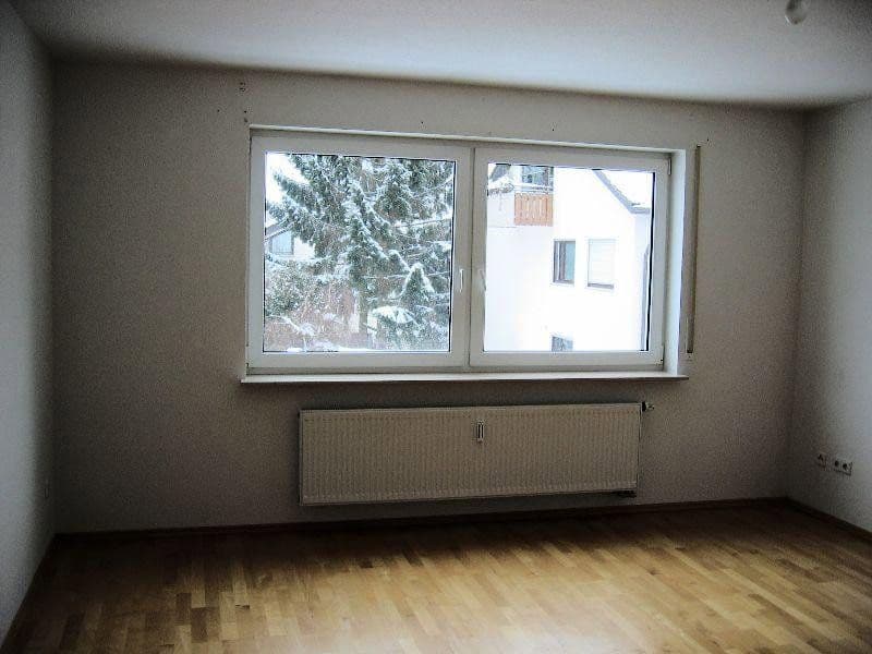 Prenájom bytu 5-izbový 120 m², Sindelfingen, Bádensko-Wurttembersko Prenájom bytu 5-izbový 120 m², Sindelfingen, Bádensko-Wurttembersko