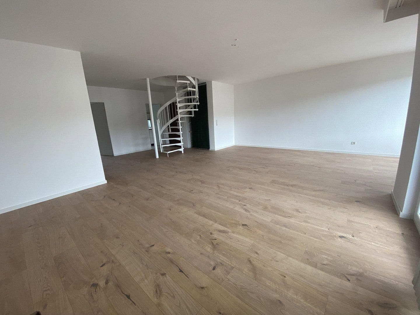 Prenájom bytu 4-izbový 100 m², Bellenstrasse 68, Mannheim, Bádensko-Wurttembersko Prenájom bytu 4-izbový 100 m², Bellenstrasse 68, Mannheim, Bádensko-Wurttembersko