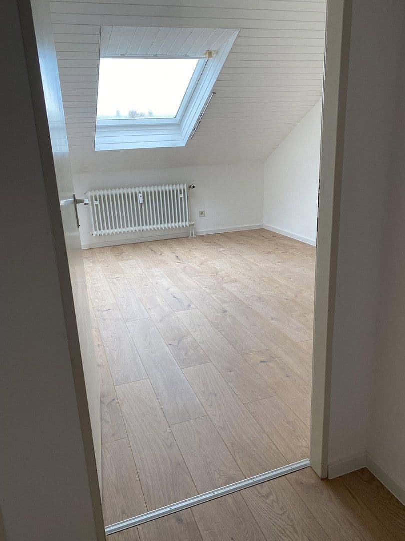Prenájom bytu 4-izbový 100 m², Bellenstrasse 68, Mannheim, Bádensko-Wurttembersko Prenájom bytu 4-izbový 100 m², Bellenstrasse 68, Mannheim, Bádensko-Wurttembersko