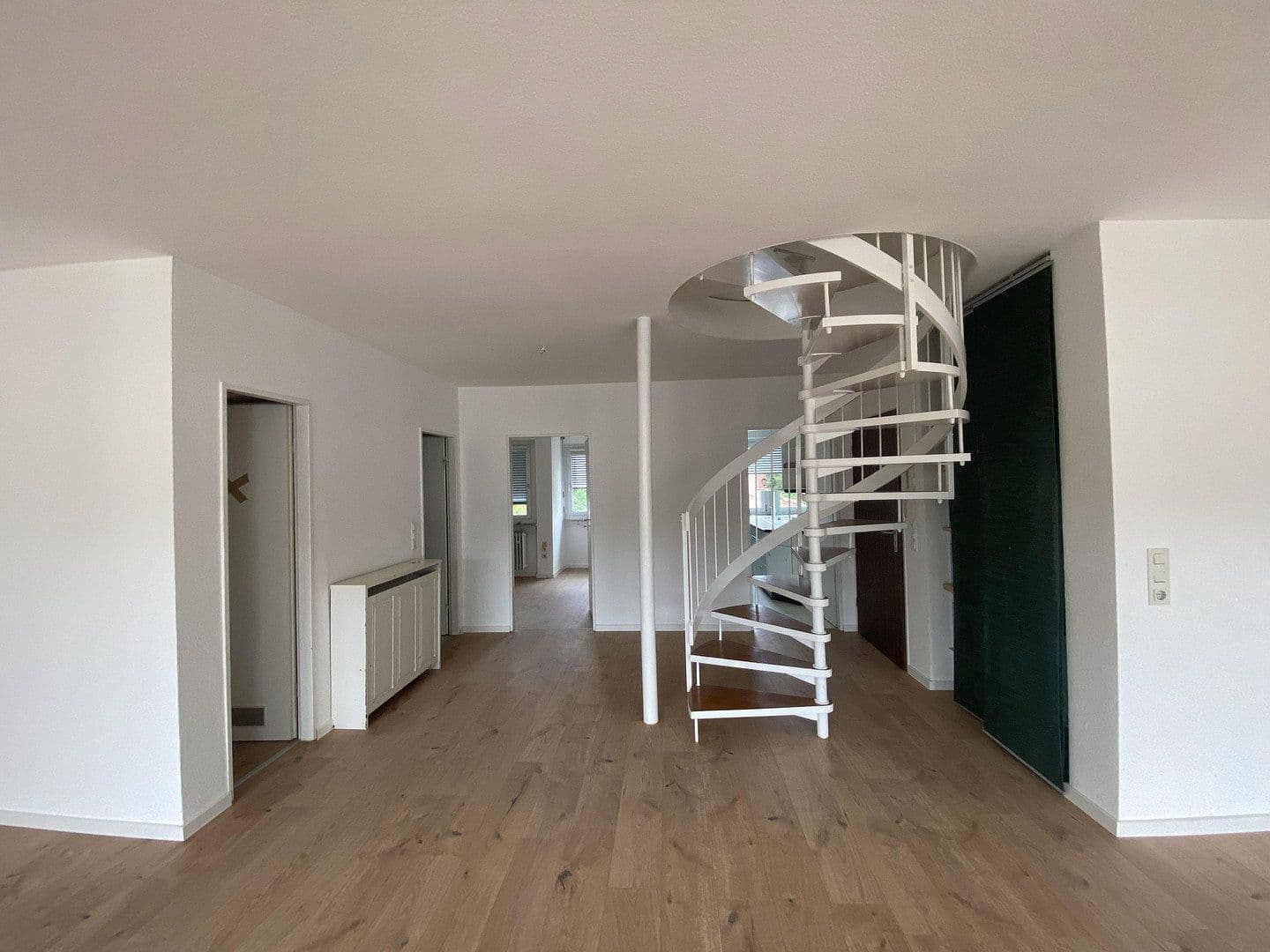 Prenájom bytu 4-izbový 100 m², Bellenstrasse 68, Mannheim, Bádensko-Wurttembersko Prenájom bytu 4-izbový 100 m², Bellenstrasse 68, Mannheim, Bádensko-Wurttembersko