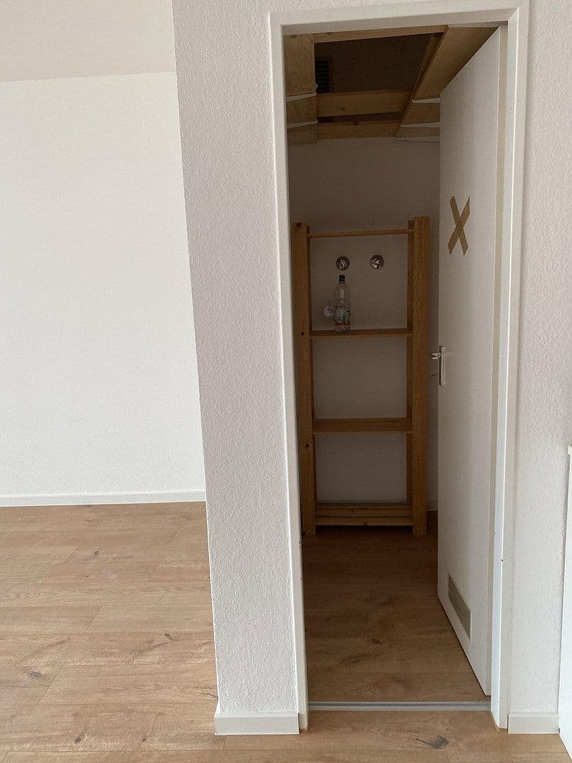 Prenájom bytu 4-izbový 100 m², Bellenstrasse 68, Mannheim, Bádensko-Wurttembersko Prenájom bytu 4-izbový 100 m², Bellenstrasse 68, Mannheim, Bádensko-Wurttembersko