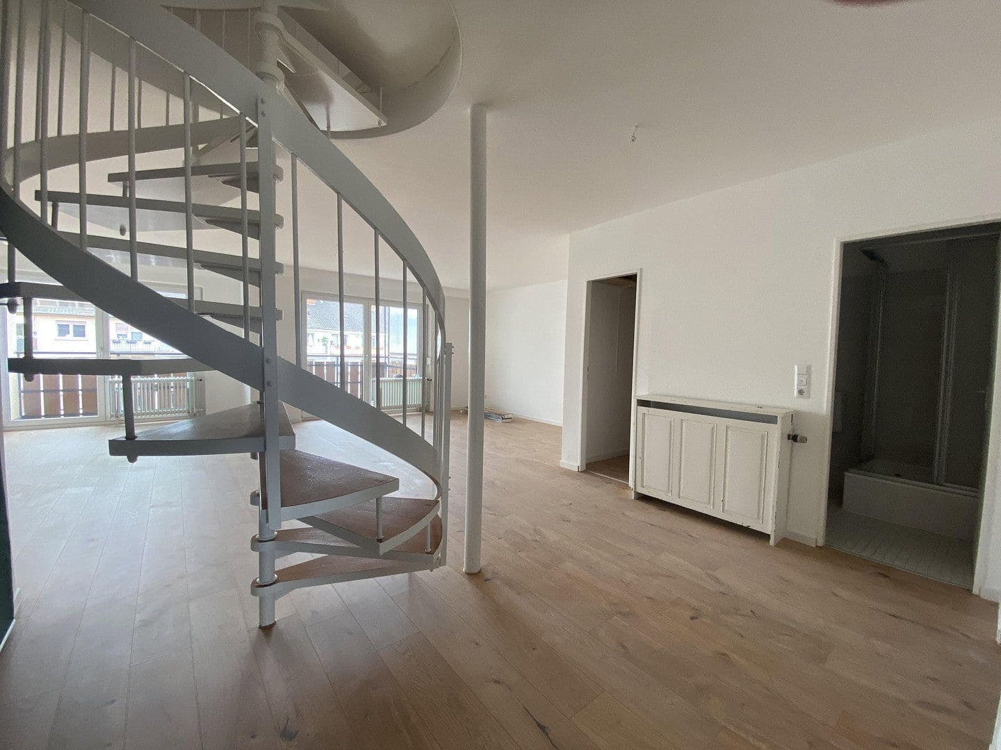 Prenájom bytu 4-izbový 100 m², Bellenstrasse 68, Mannheim, Bádensko-Wurttembersko Prenájom bytu 4-izbový 100 m², Bellenstrasse 68, Mannheim, Bádensko-Wurttembersko