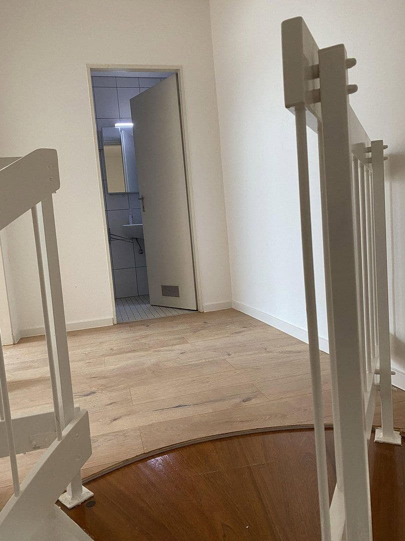 Prenájom bytu 4-izbový 100 m², Bellenstrasse 68, Mannheim, Bádensko-Wurttembersko Prenájom bytu 4-izbový 100 m², Bellenstrasse 68, Mannheim, Bádensko-Wurttembersko