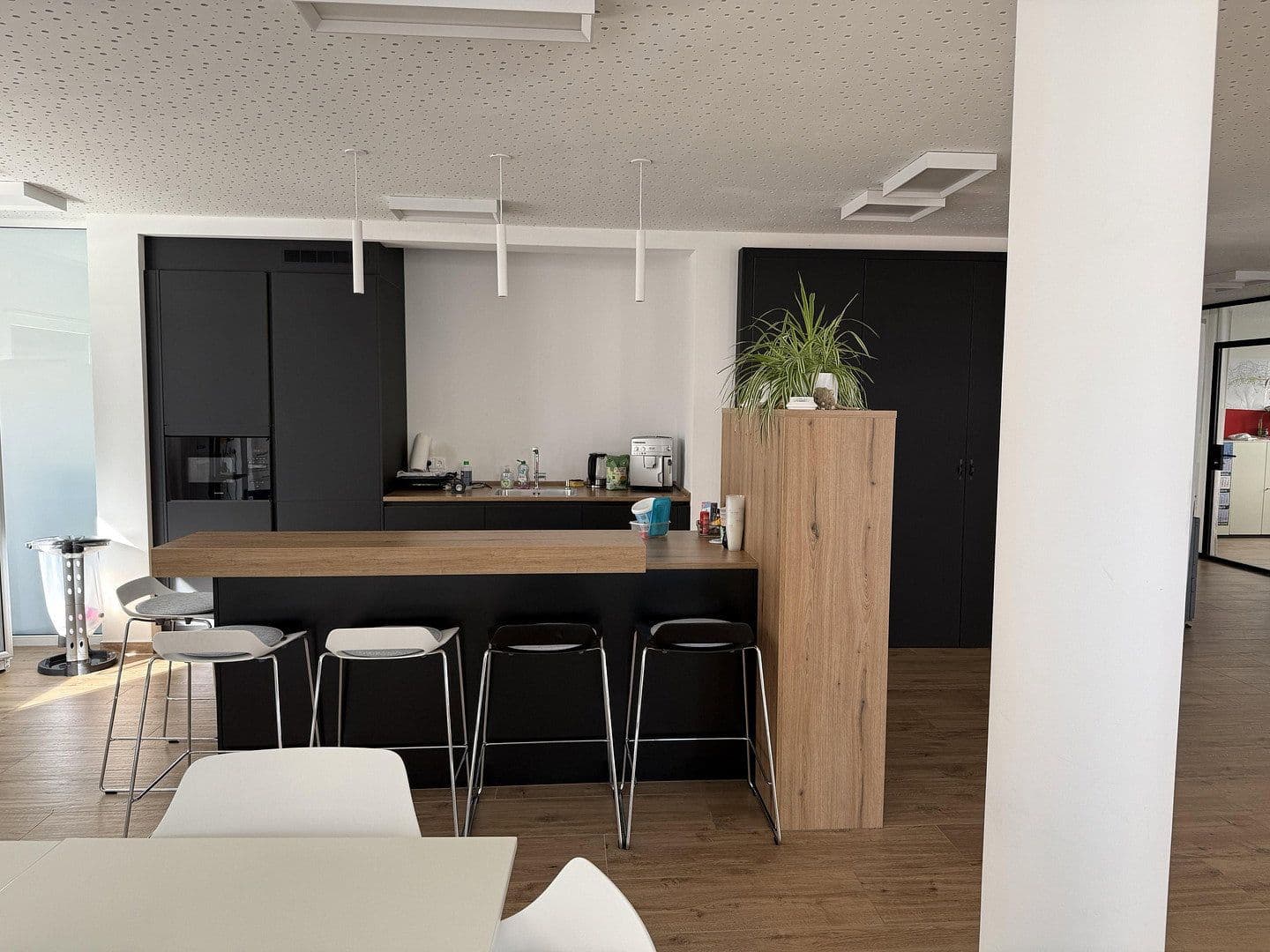 Prenájom kancelárie 613 m², Schülzchenstr.8-10, Bad Neuenahr-Ahrweiler, Porýnie-Falcko Prenájom kancelárie 613 m², Schülzchenstr.8-10, Bad Neuenahr-Ahrweiler, Porýnie-Falcko