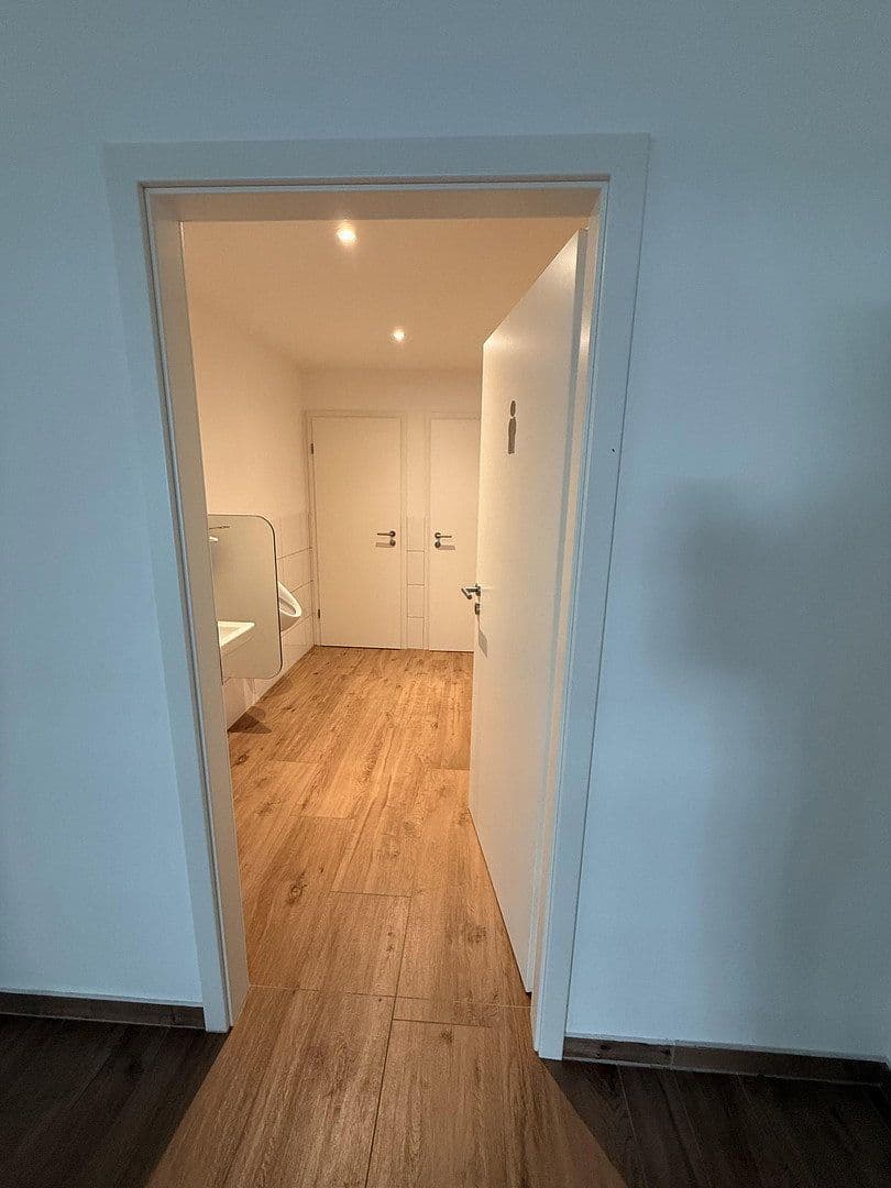 Prenájom kancelárie 613 m², Schülzchenstr.8-10, Bad Neuenahr-Ahrweiler, Porýnie-Falcko Prenájom kancelárie 613 m², Schülzchenstr.8-10, Bad Neuenahr-Ahrweiler, Porýnie-Falcko
