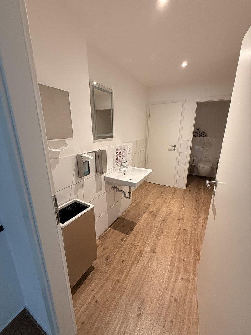 Prenájom kancelárie 613 m², Schülzchenstr.8-10, Bad Neuenahr-Ahrweiler, Porýnie-Falcko Prenájom kancelárie 613 m², Schülzchenstr.8-10, Bad Neuenahr-Ahrweiler, Porýnie-Falcko