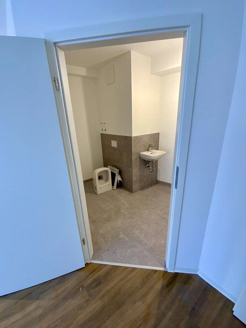 Prenájom bytu 4-izbový 137 m², Demmeringstr. 9, Leipzig, Sasko Prenájom bytu 4-izbový 137 m², Demmeringstr. 9, Leipzig, Sasko
